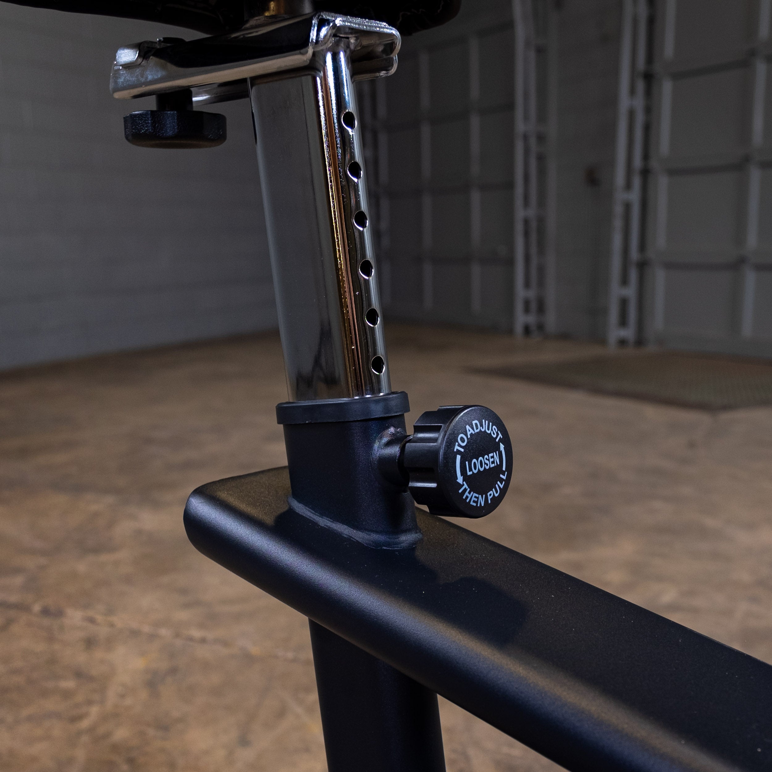 Body-Solid Endurance B4UB upright exercise bike seat height adjustment knob and post detail